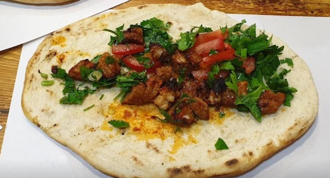 Beyoğlu, İstanbul şehrindeki Hayri Usta Ocakbaşı restoranının fotoğrafı