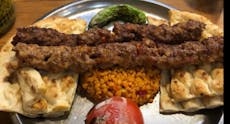Beyoğlu, İstanbul şehrindeki Hayri Usta restoranı