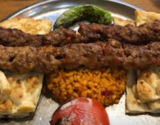 Beyoğlu, İstanbul şehrindeki Hayri Usta restoranı
