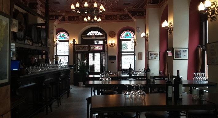 Beyoğlu, İstanbul şehrindeki Tarihi Pano Şaraphanesi By Özgür Şef restoranının fotoğrafı