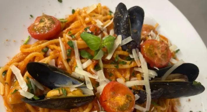 Restaurant Max’s Brasserie in The Polygon, Southampton