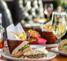 Restaurant The Castle in Hope Valley, Hope