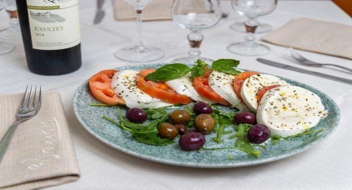 Restaurant La Lazzara Trattoria e Pizzeria in Porto, Naples