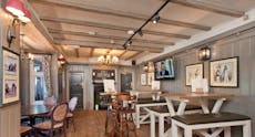 Restaurant The Crown & Crooked Billet in Woodford, London