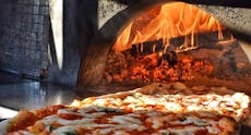 Ristorante Pizzeria Attilio Albachiara Pummarò a Acerra, Napoli