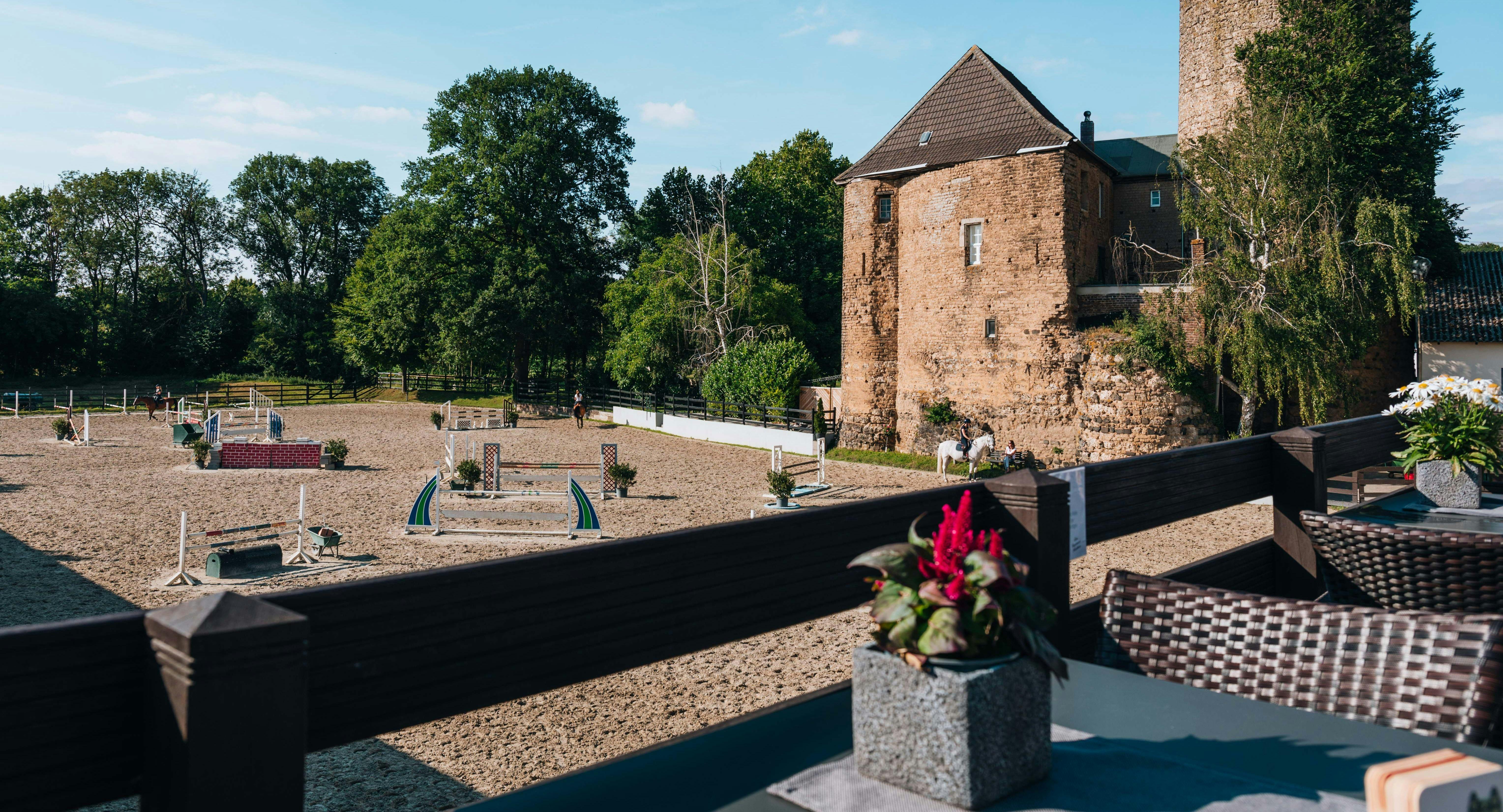 Bilder von Restaurant Burgrestaurant Münchhausen in Adendorf, Wachtberg - Photo 4