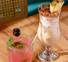 Restaurant Bar Beach Tropical Restaurant & Pub New Cross in ,