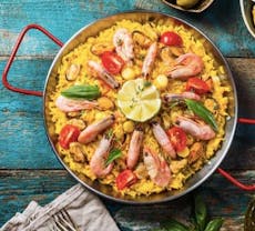 Restaurant Lola Tapas & Wine in Oval, London