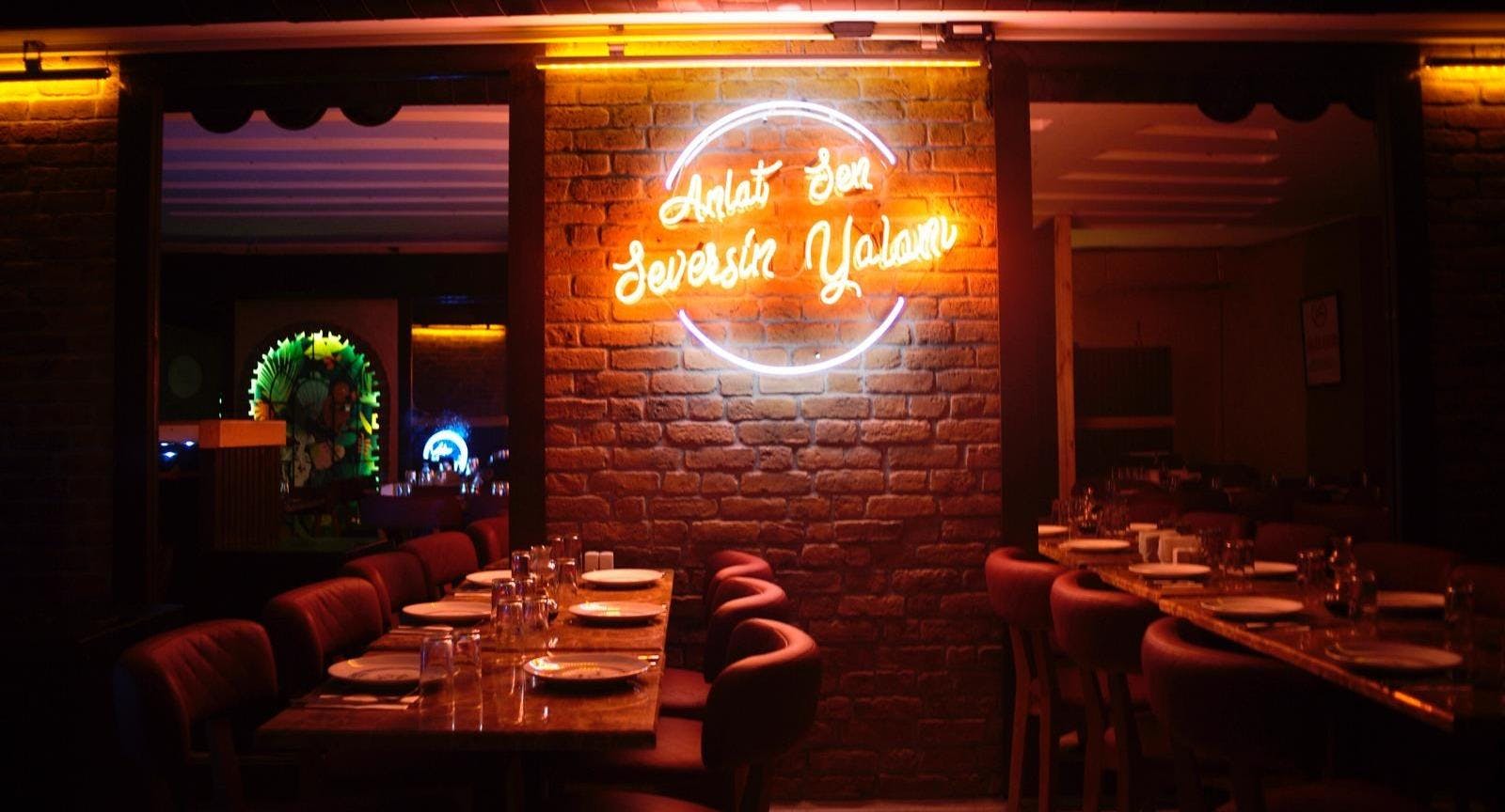 Nişantaşı, İstanbul şehrindeki Yalan Dünya restoranının fotoğrafı