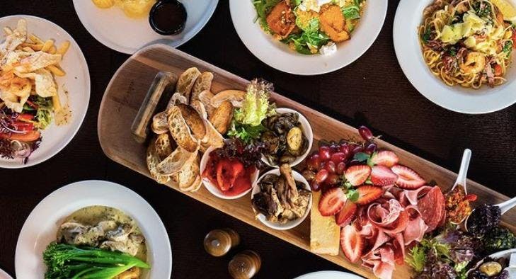 Restaurant Cams Wharf Tavern - Raffertys Resort in Cams Wharf, Lake Macquarie