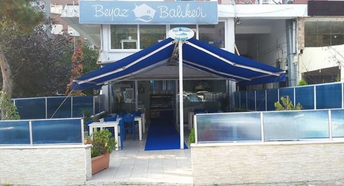 Kadıköy, İstanbul şehrindeki Beyaz Balık Evi restoranının fotoğrafı