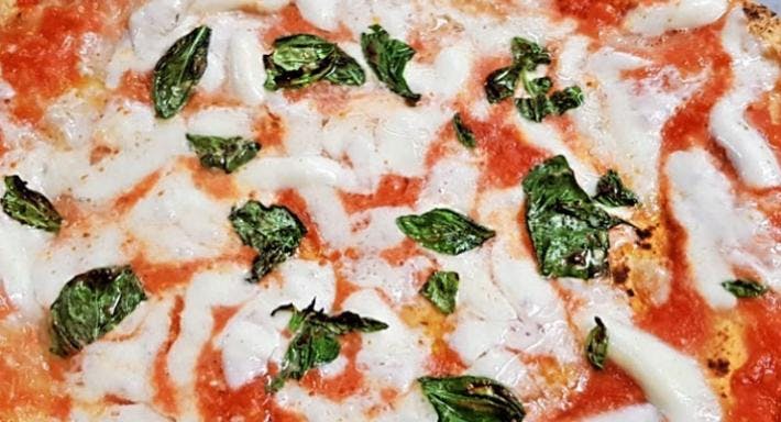 Restaurant Pizzeria Add'o Figl e Michele in Ponti Rossi, Naples