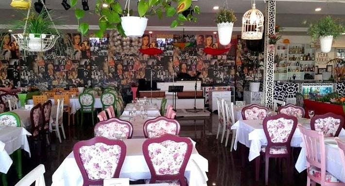 Beyoğlu, Istanbul şehrindeki Pera Terrace Secret Garden restoranının fotoğrafı