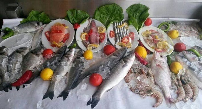 Karsıyaka, İzmir şehrindeki Mavi Balık Restaurant restoranının fotoğrafı