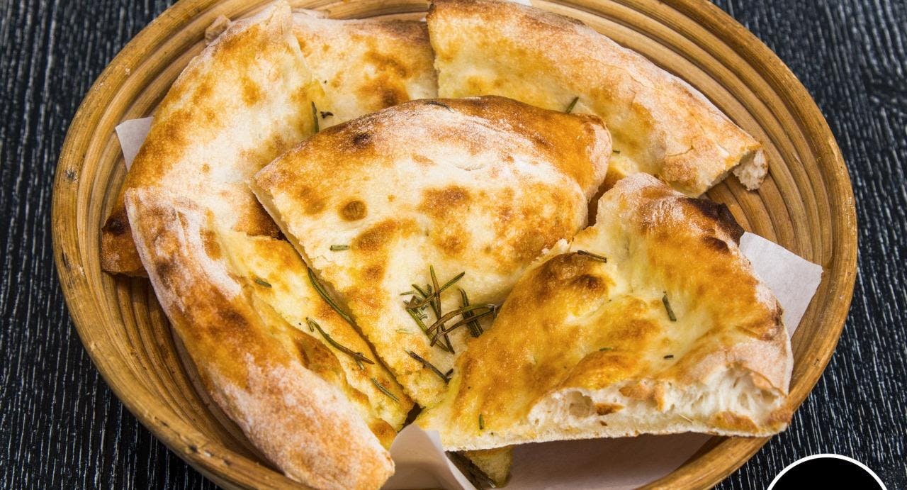 Photo of restaurant L'Azzurra Pizzeria Ristorante in Poplar, London - Photo 5