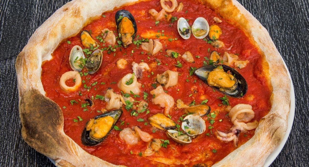 Photo of restaurant L'Azzurra Pizzeria Ristorante in Poplar, London - Photo 4