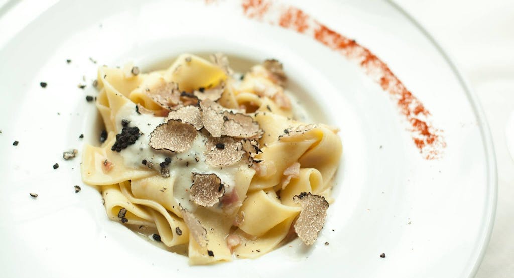 Pappardelle con pancetta dolce, toma di Bra e tartufo nero - Fonte: Quandoo