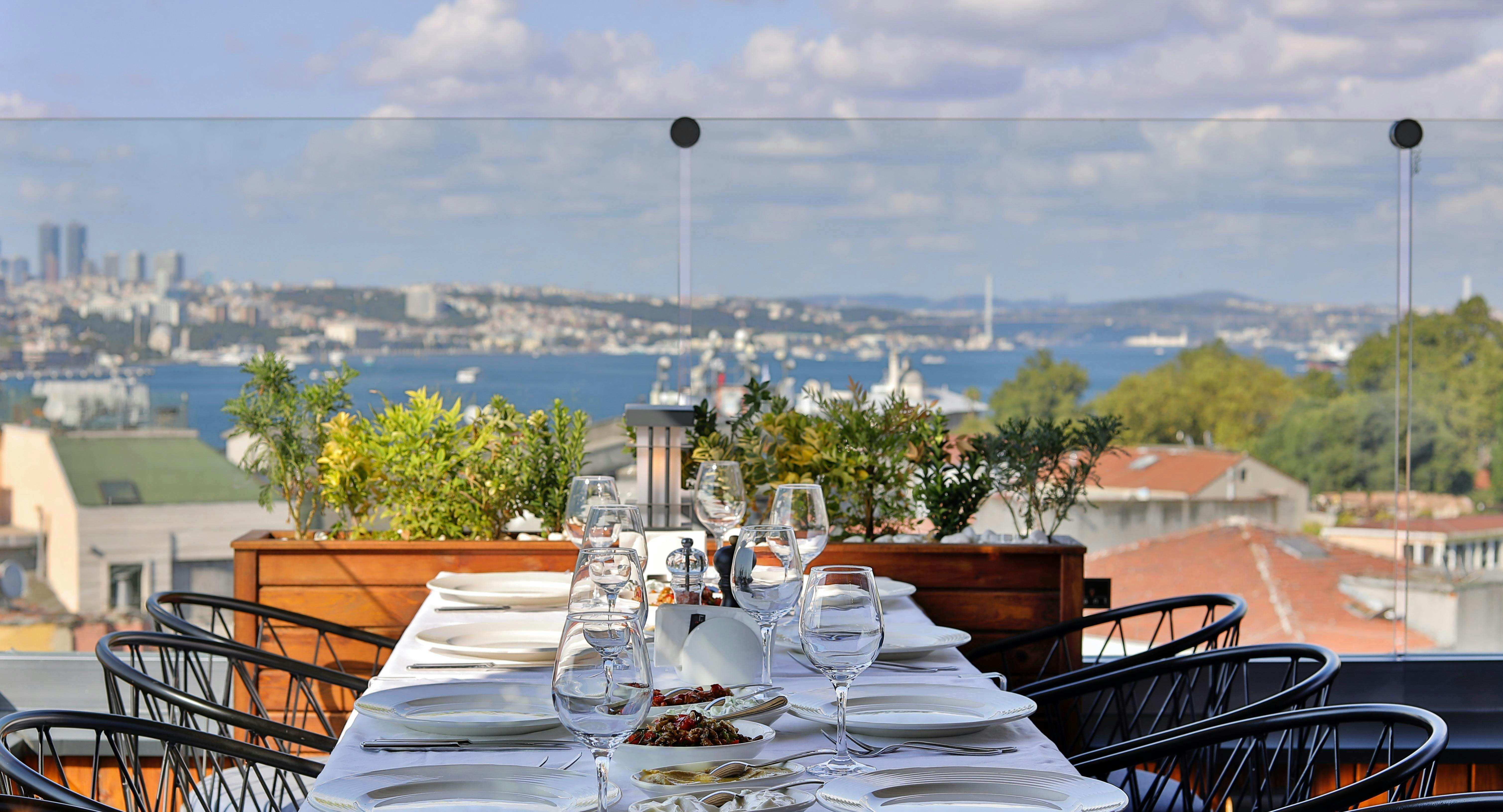 Fatih, İstanbul şehrindeki Pino Gare Roof Restaurant restoranının fotoğrafı