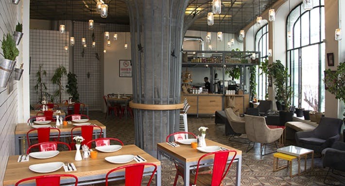Beyoğlu, İstanbul şehrindeki WOLF JUNIOR restoranının fotoğrafı