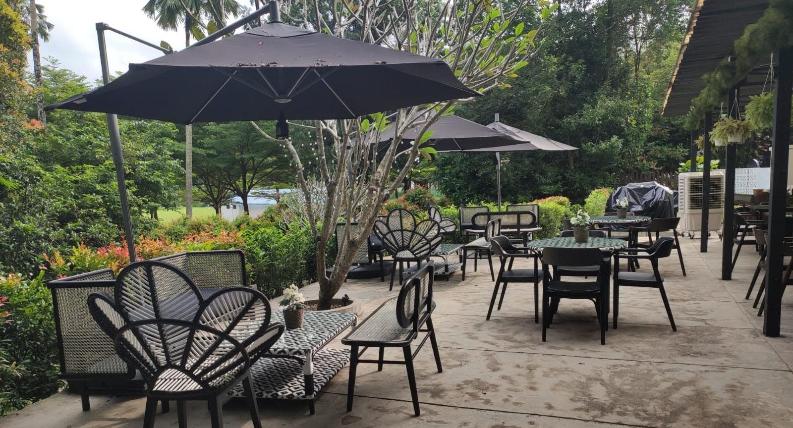 Photo of restaurant The Frangipani Garden Bistro in Dempsey, 新加坡