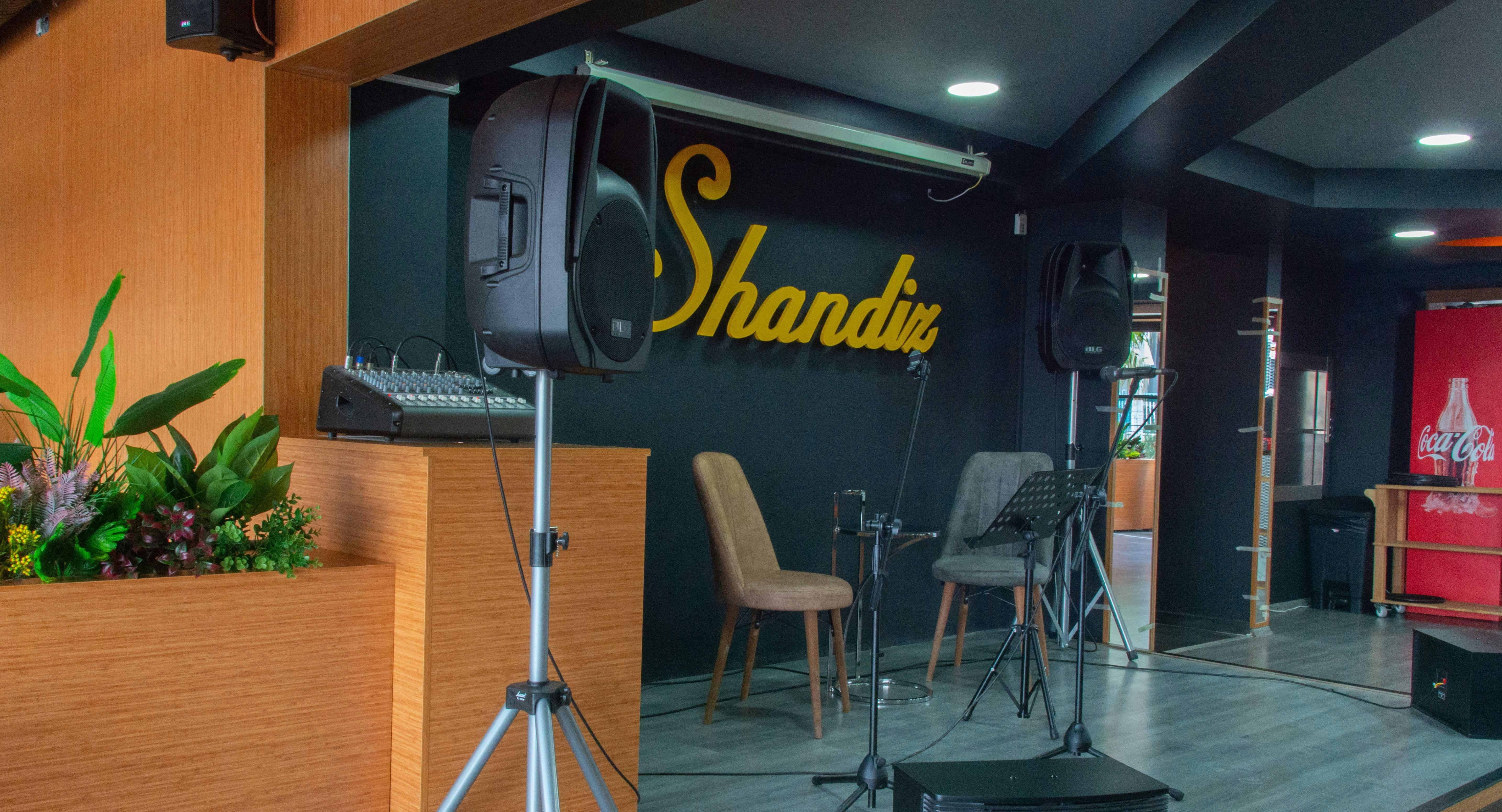 Maltepe, İstanbul şehrindeki Shandiz Iranian Restaurant restoranı