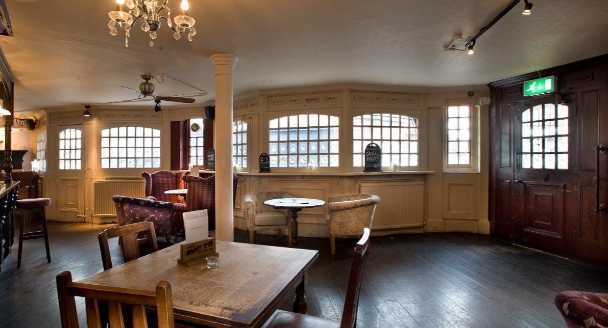 Image 1 of restaurant The Feathers
