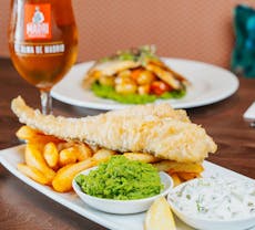 Restaurant SPADE OAK HOTEL BOURNE END in ,